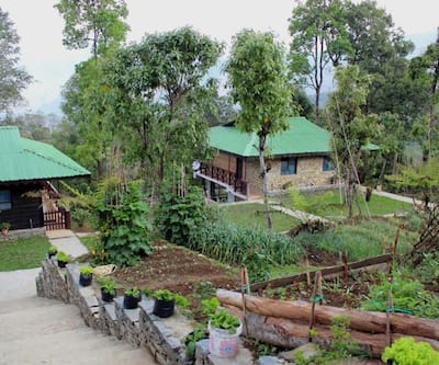 https://imgcld.yatra.com/ytimages/image/upload/t_hotel_yatra_city_desktop/v1434583372/Domestic Hotels/Hotels_Ravangla/The Barfung Retreat/OverView1.jpg